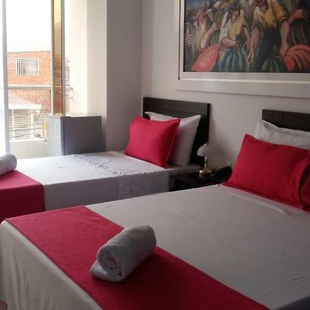 Hotel Giron Plaza 외부 사진