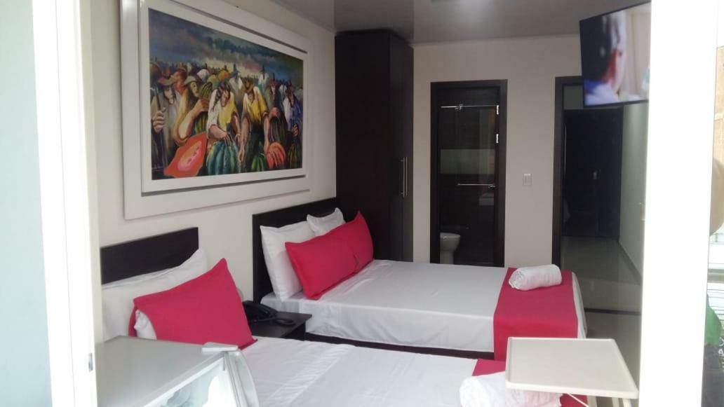 Hotel Giron Plaza 외부 사진