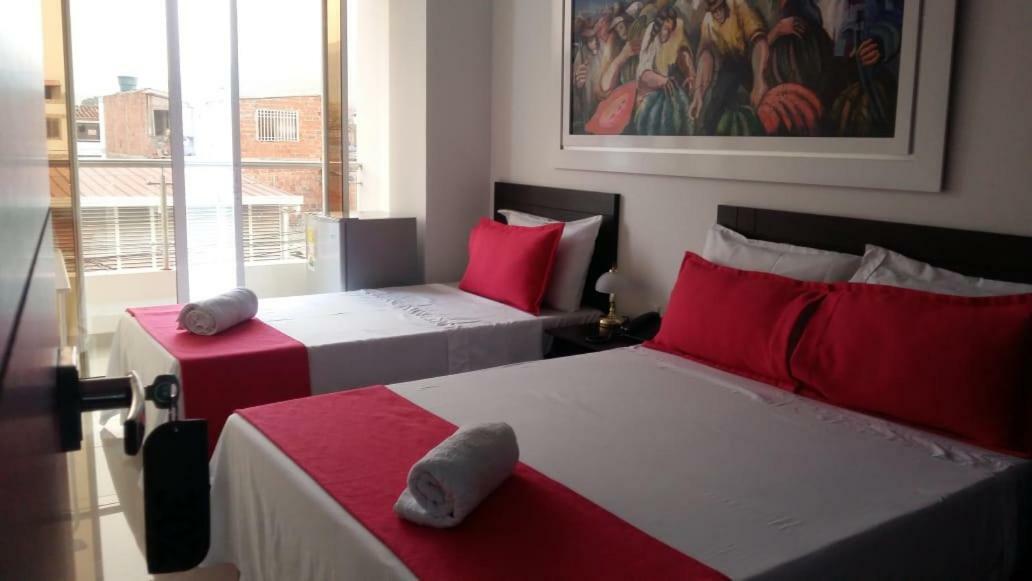 Hotel Giron Plaza 외부 사진