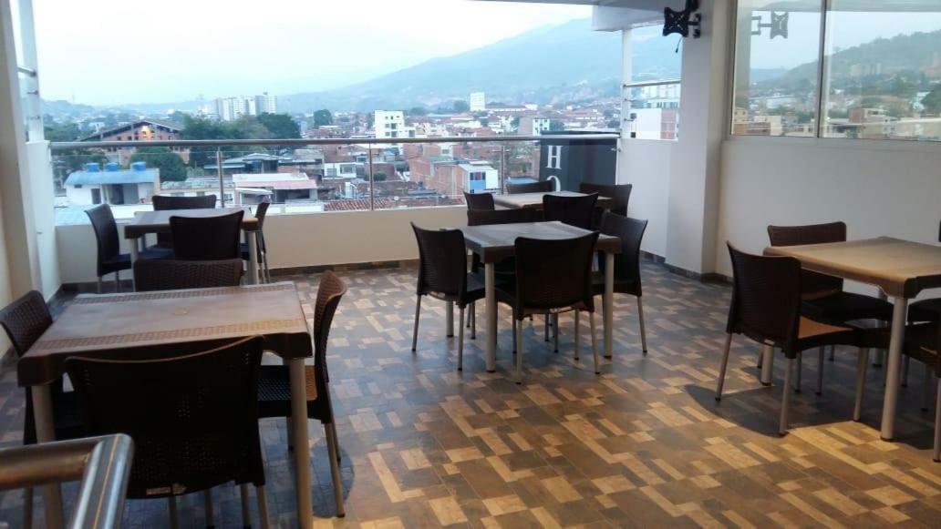Hotel Giron Plaza 외부 사진